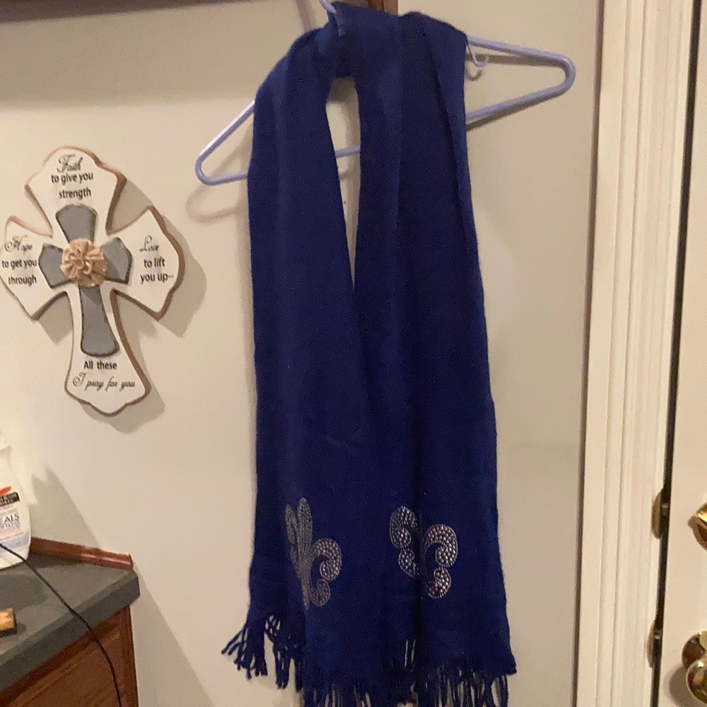 Fleur-de-lis Scatf